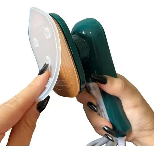 Mini Ferro De Passar Portátil de Fácil Manuseio c/ Sistema de Vaporização